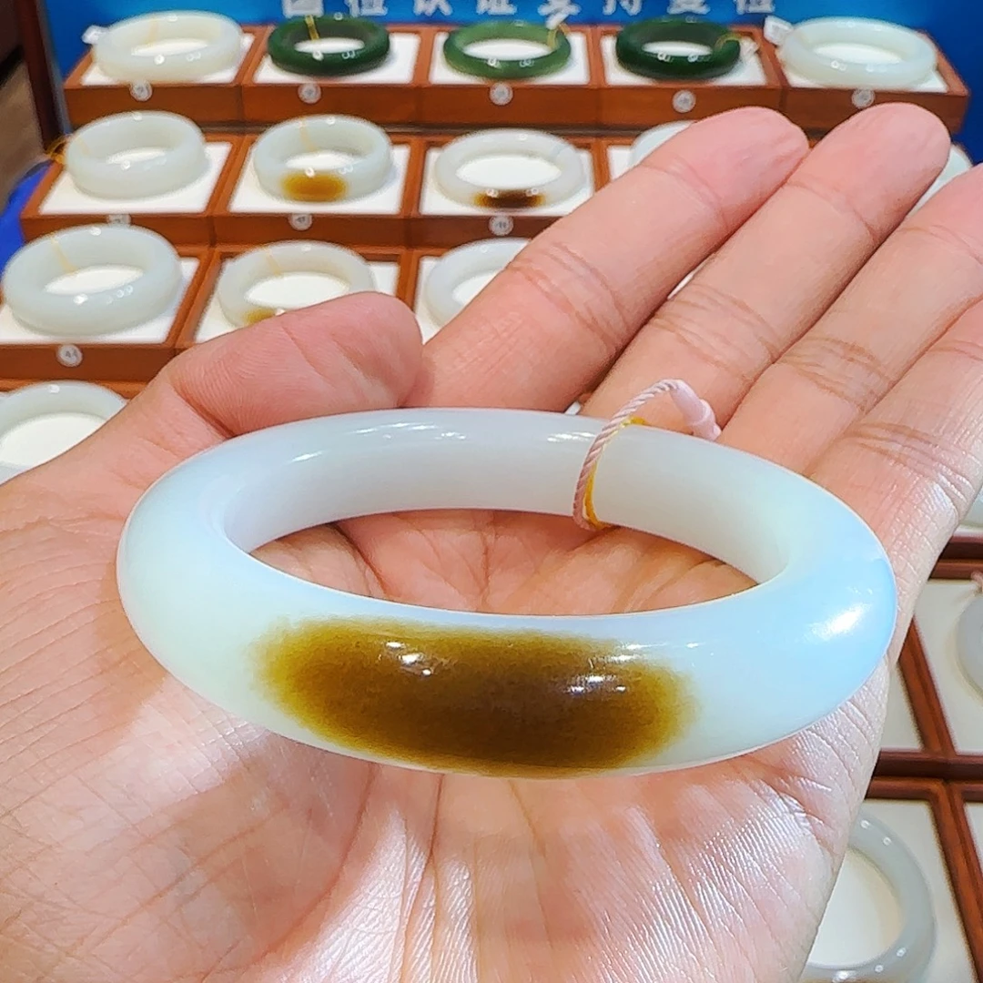 和田玉未镶嵌手镯且末一口咖糖55 56 57