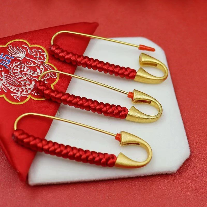 孕妇别针宝宝新生儿红绳编织别针婴儿沙金色别针挂件孕妈平安胸针