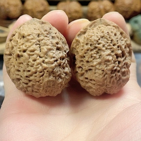 文玩核桃把件鱼籽纹带彩40