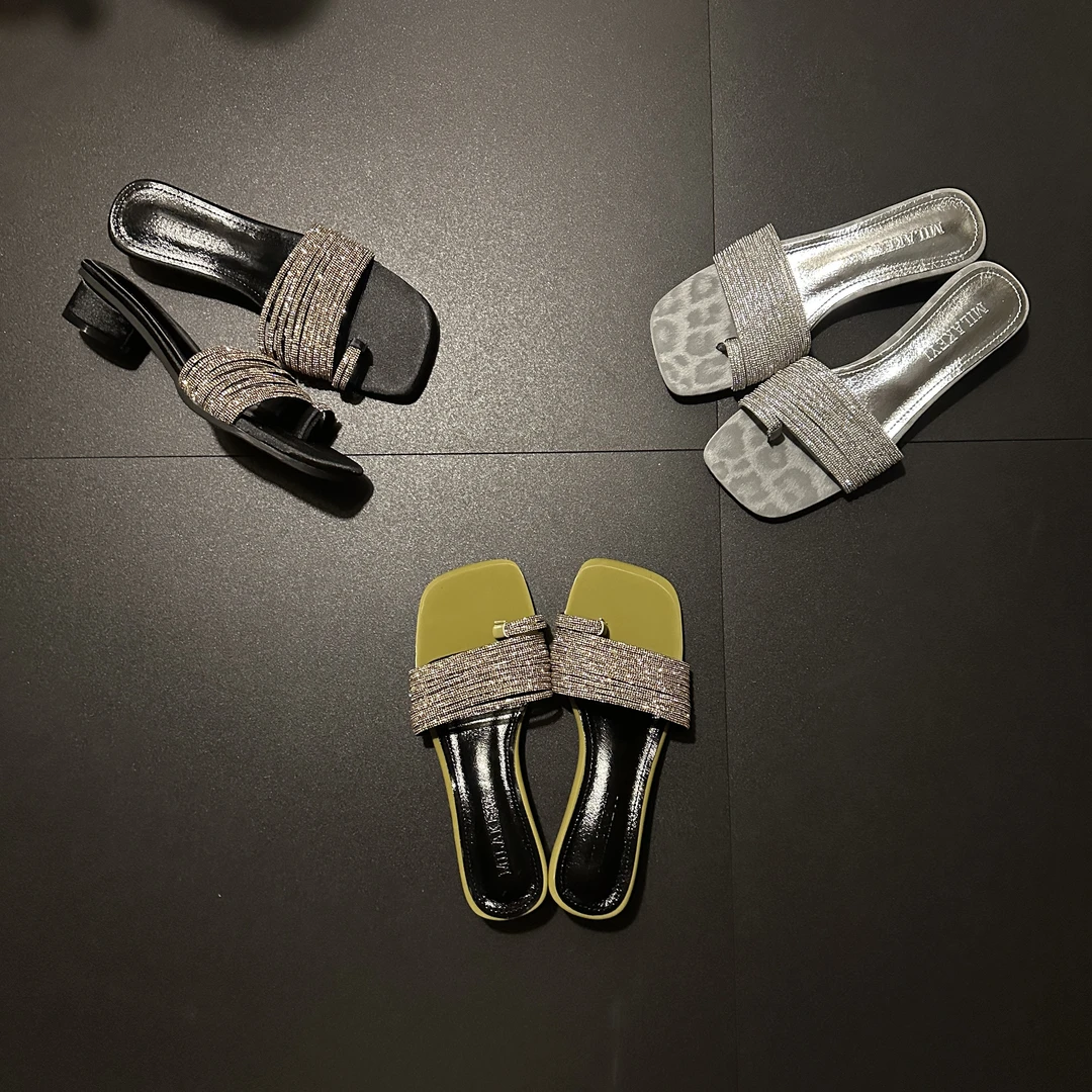 （现货）2025年夏季新款休闲简约复古风爆款钻气质高级百搭方头凉鞋