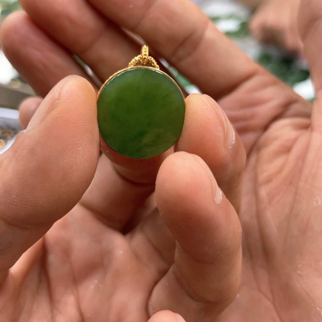 和田玉18K金镶嵌颈饰