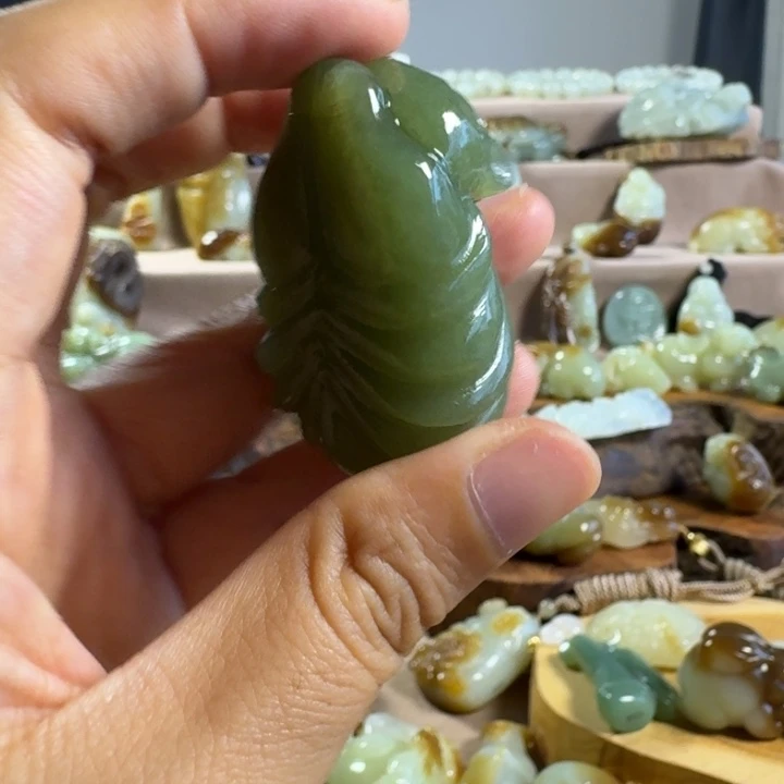 和田玉（糖玉）未镶嵌颈饰