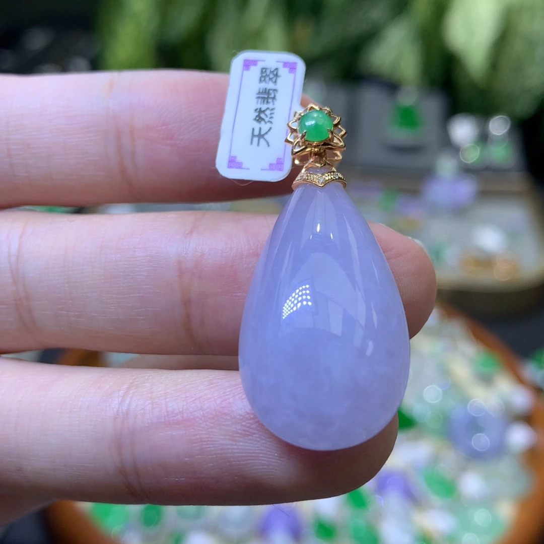 颈饰18K金镶嵌翡翠