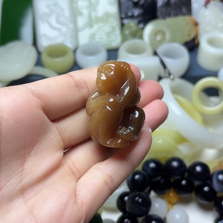 透闪石质玉未镶嵌车挂