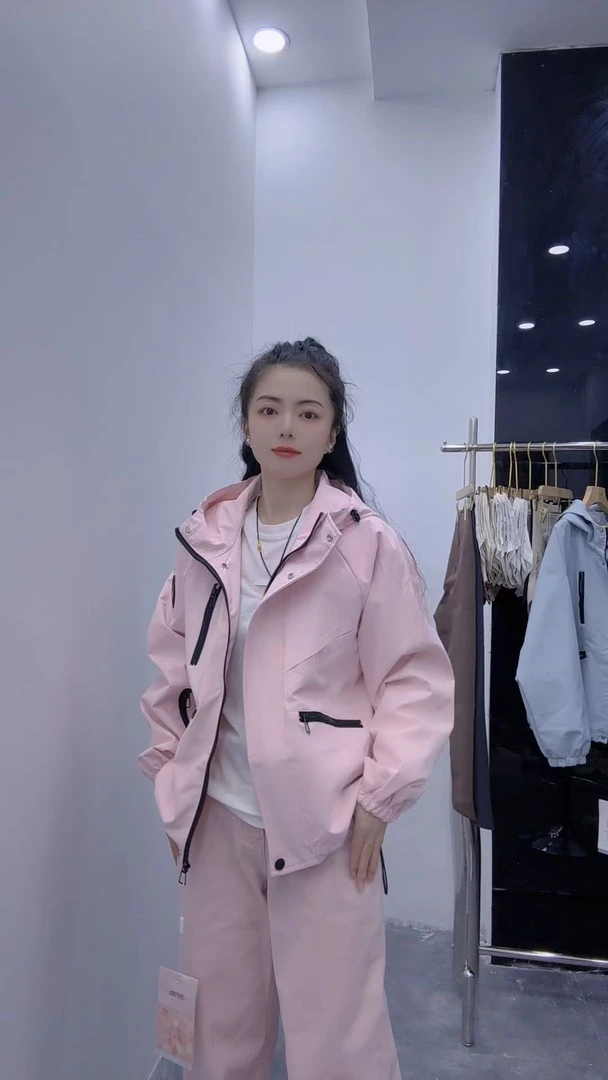 《随便搭都好看》彩色百搭舒适冲锋衣