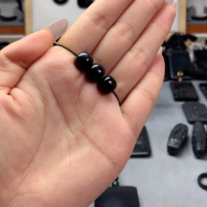 某***人手串未镶嵌和田玉（墨玉）