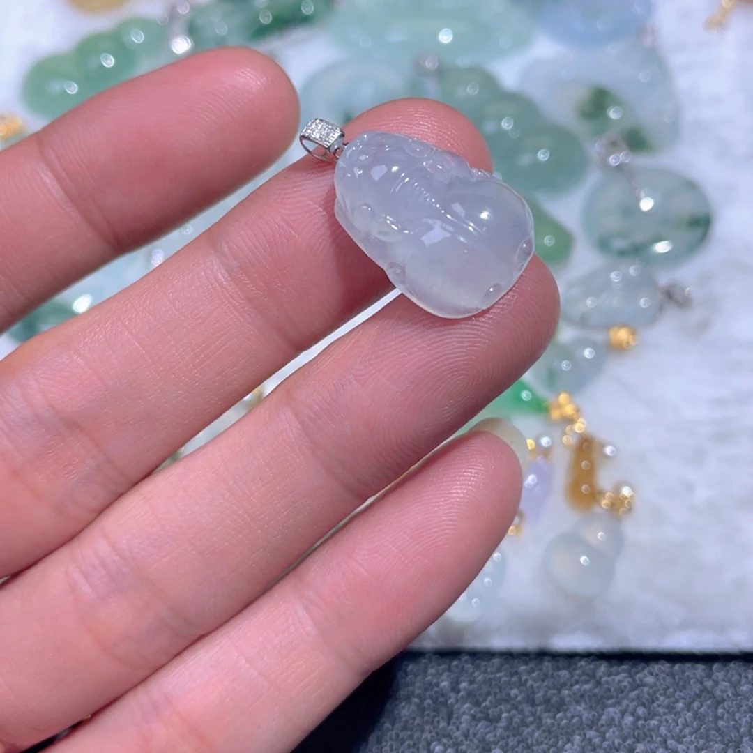 翡翠18K金镶嵌颈饰翡翠