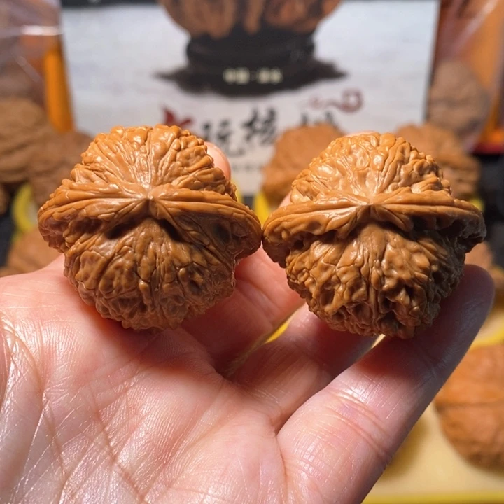 文玩核桃把件白狮子 37