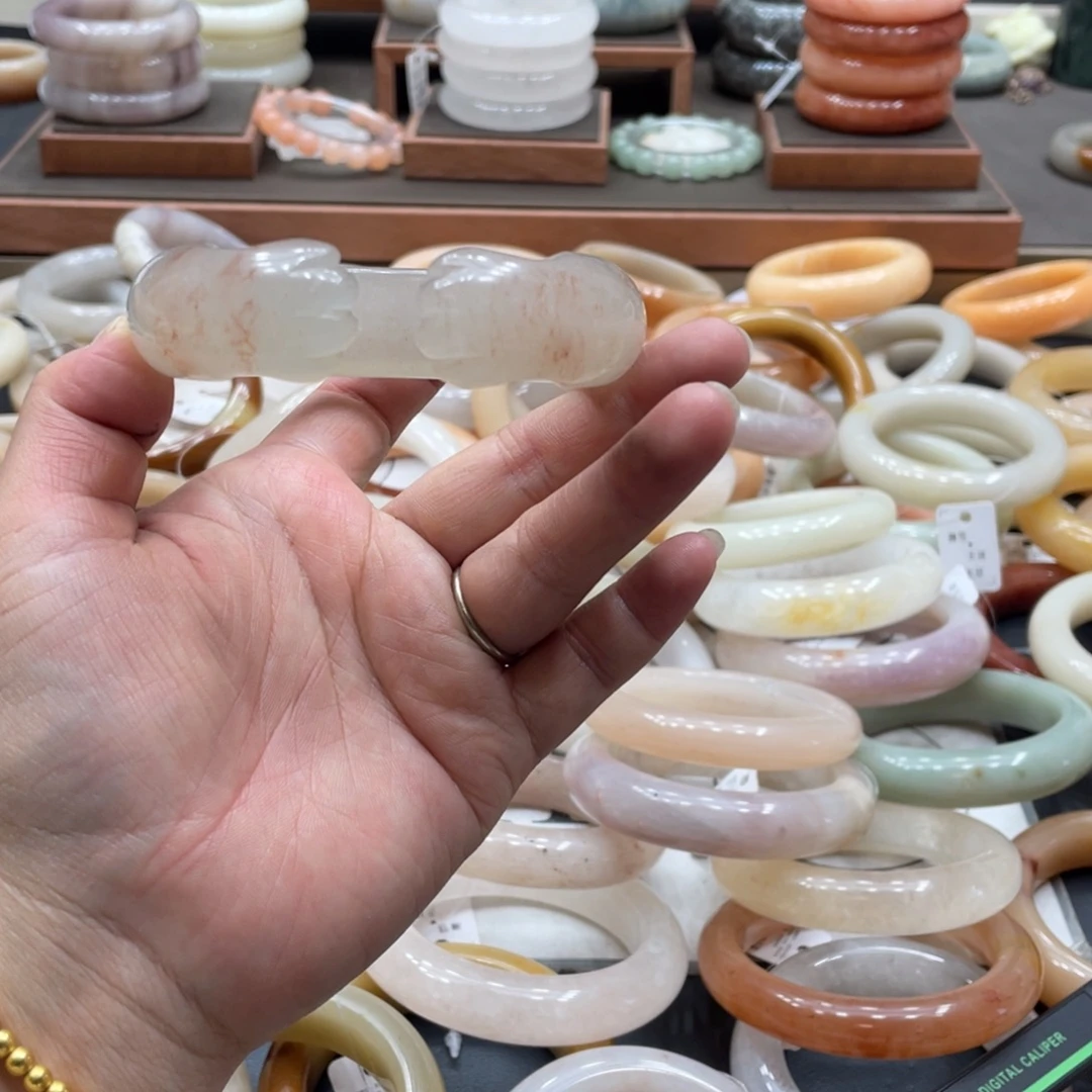 ****米未镶嵌手镯石英质玉