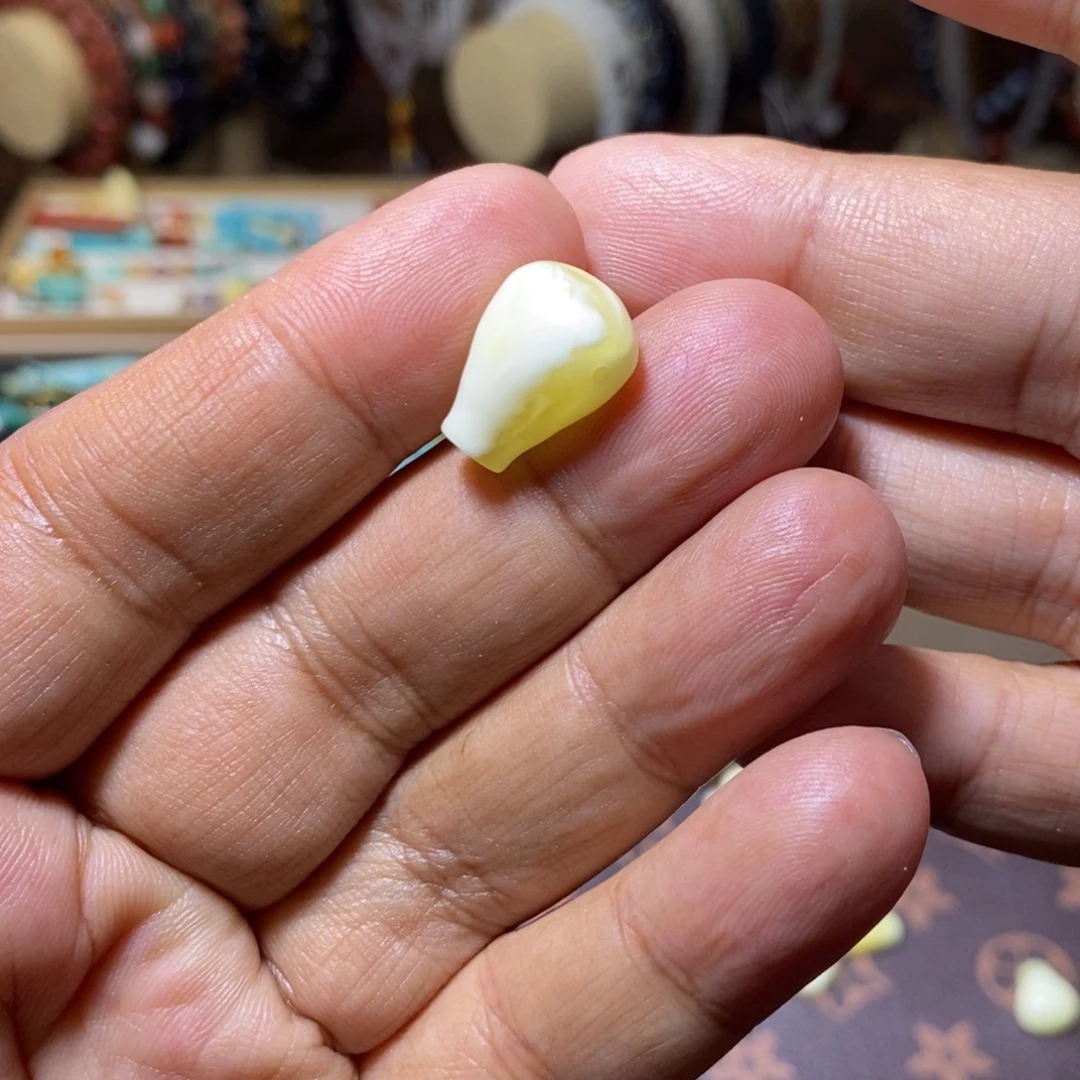 蜜蜡未镶嵌裸石配饰