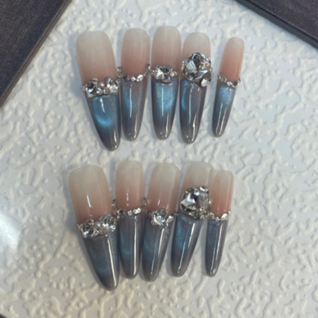 伯克利梦幻渐变蓝法式猫光纯手工穿戴甲高级感十足