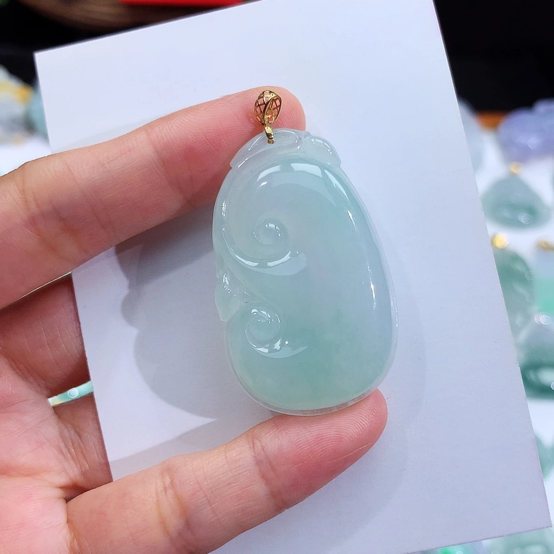 翡翠18K金镶嵌颈饰翡翠吊坠