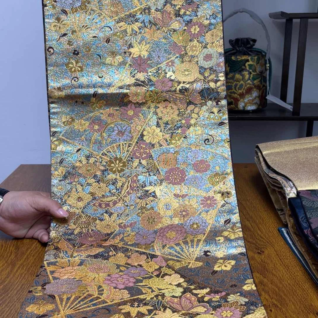 织绣用****6织锦技艺高超