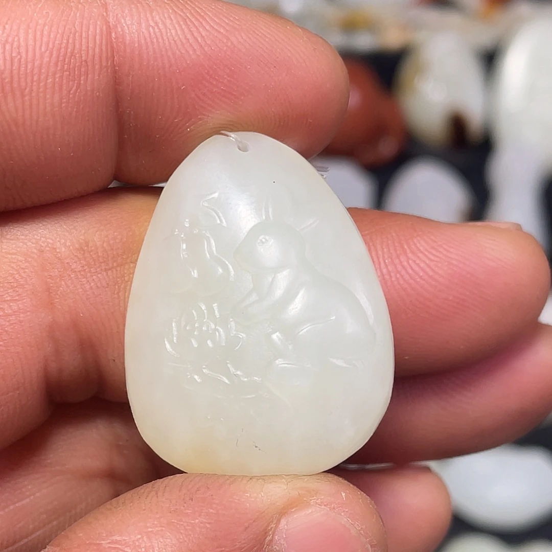 和田玉未镶嵌颈饰吊坠