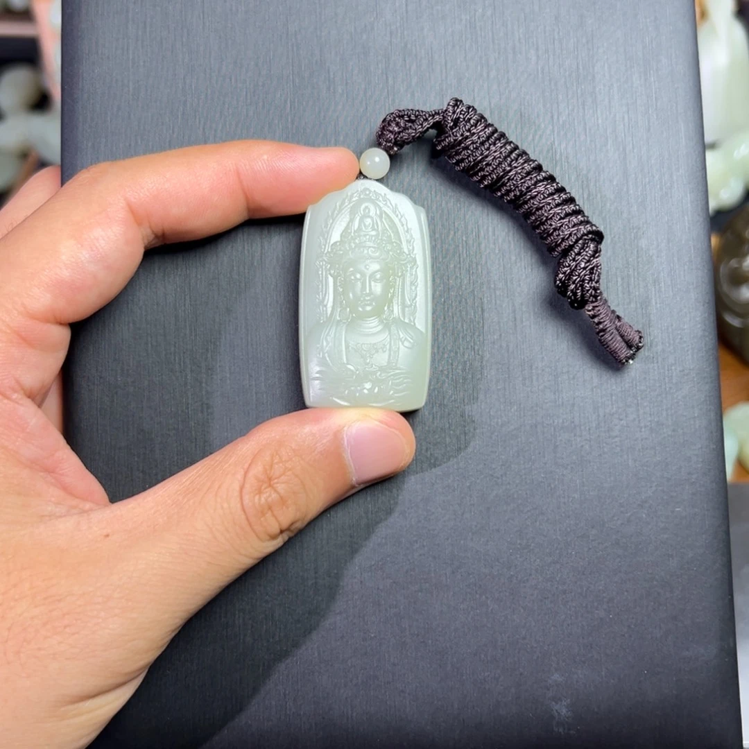 丽****和田玉（青白玉）未镶嵌颈饰