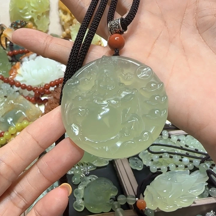 未镶嵌蛇纹石玉吊坠