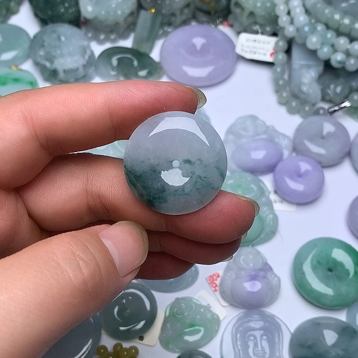 哈***米翡翠未镶嵌颈饰天然翡翠