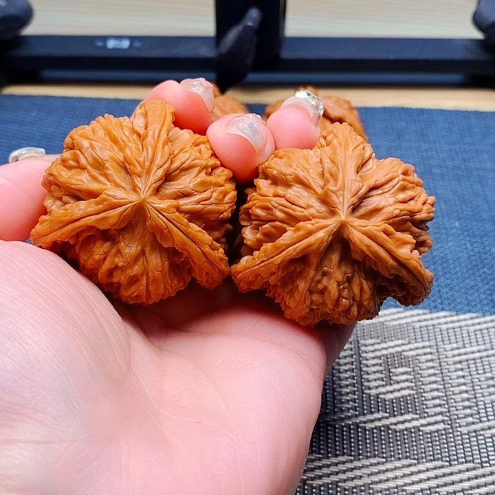 自***。吊坠文玩核桃三棱
