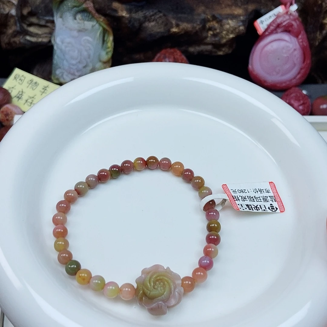 颈饰未镶嵌石英质玉（非洲翠）