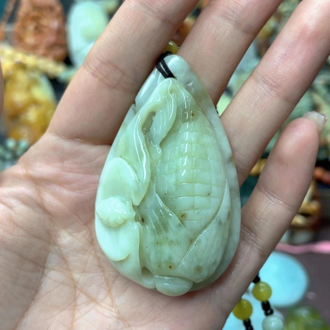 蛇纹石玉颈饰未镶嵌