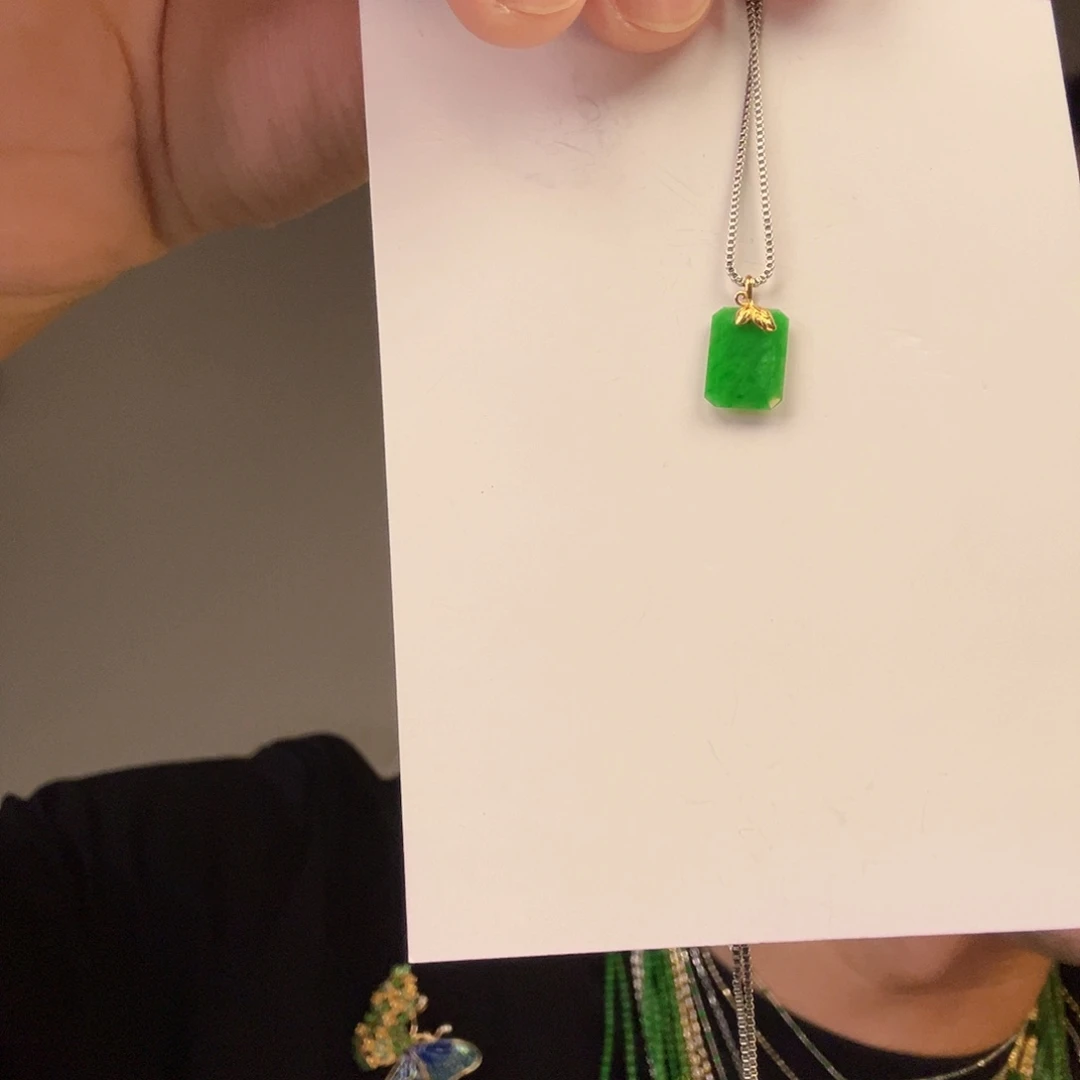 翡翠18K金镶嵌颈饰一件