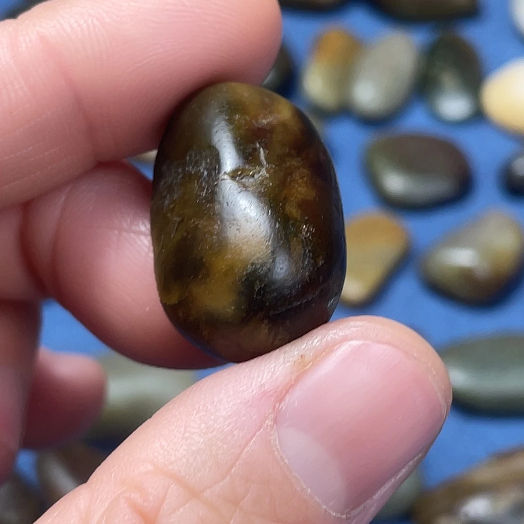 和田玉（糖玉）珠宝奇石未镶嵌黑*翼