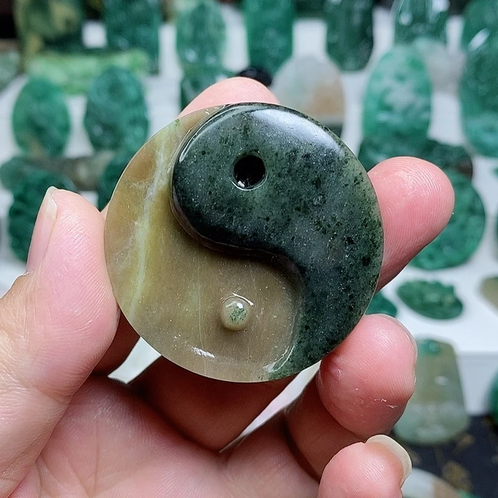 未镶嵌独山玉颈饰