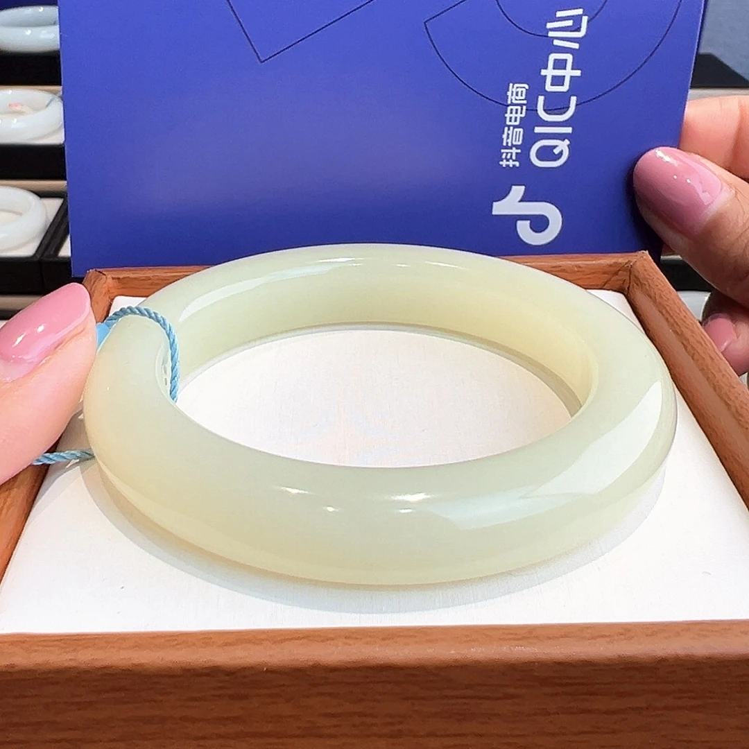 用***8和田玉未镶嵌手镯定金