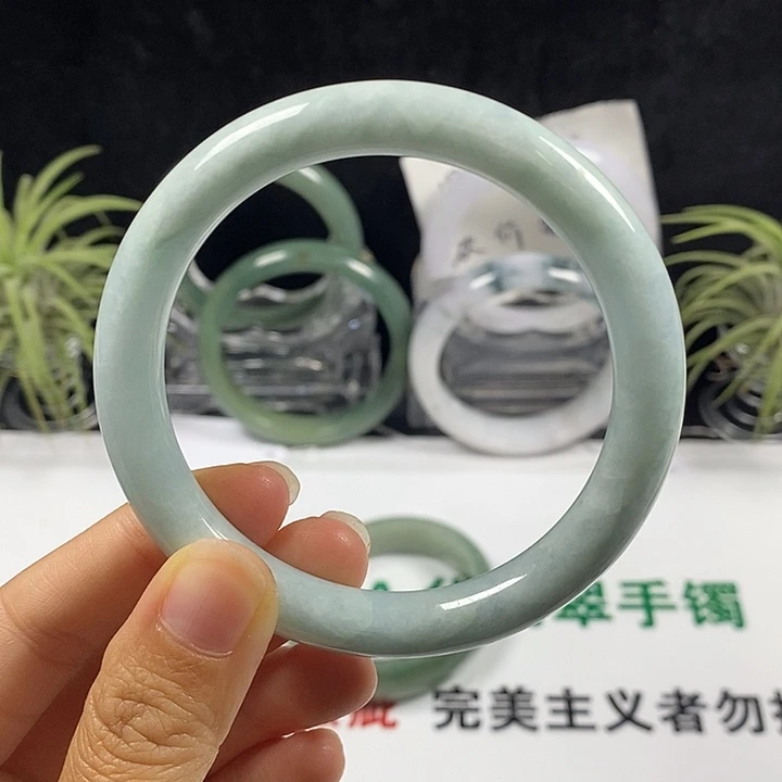 未镶嵌手镯翡翠94号。60圈