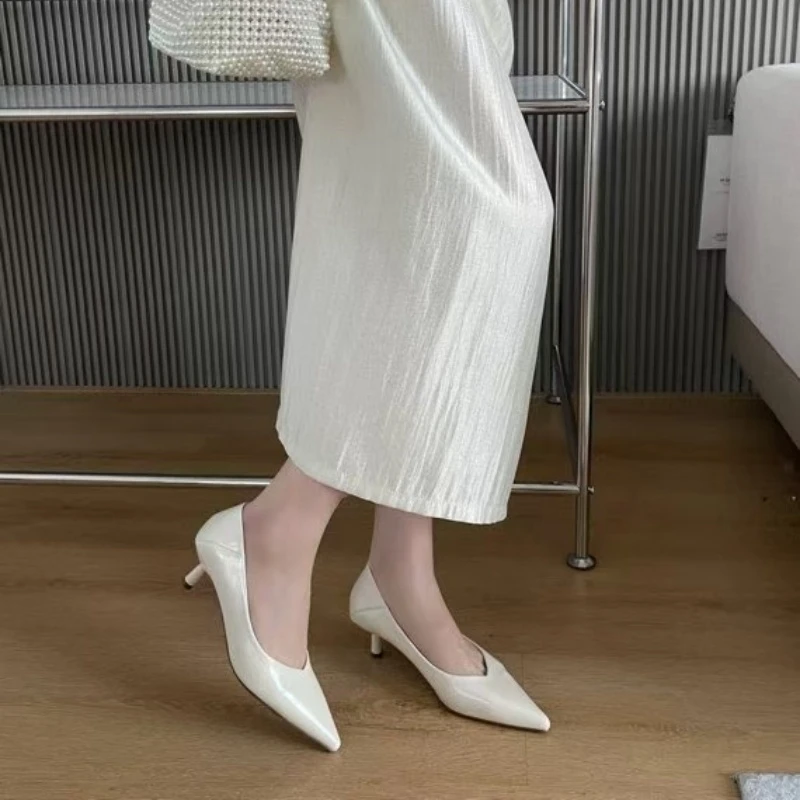 百搭四季细跟单鞋2025新款软皮软底工作鞋不累脚尖头气质高跟鞋