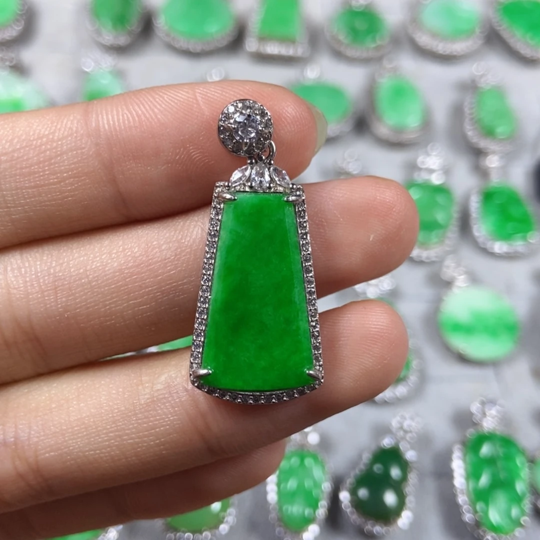 颈饰未镶嵌翡翠无事牌