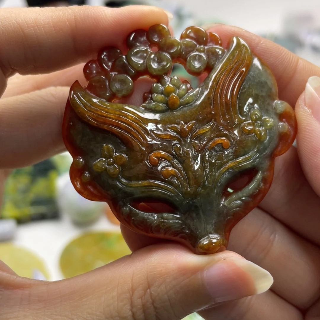 翡翠未镶嵌颈饰菲*牌子