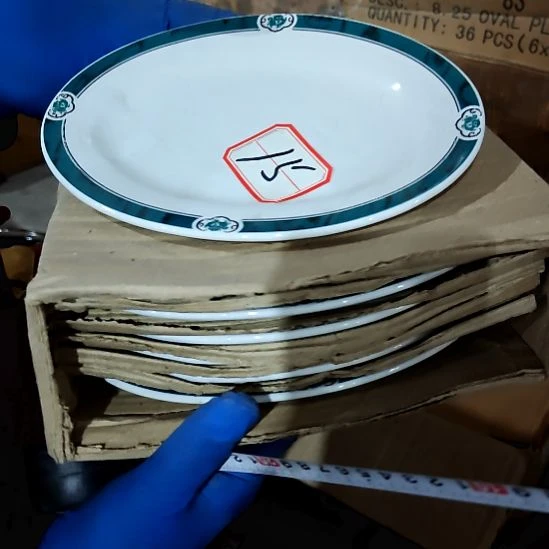 摆件盘子碗茶壶啥都有