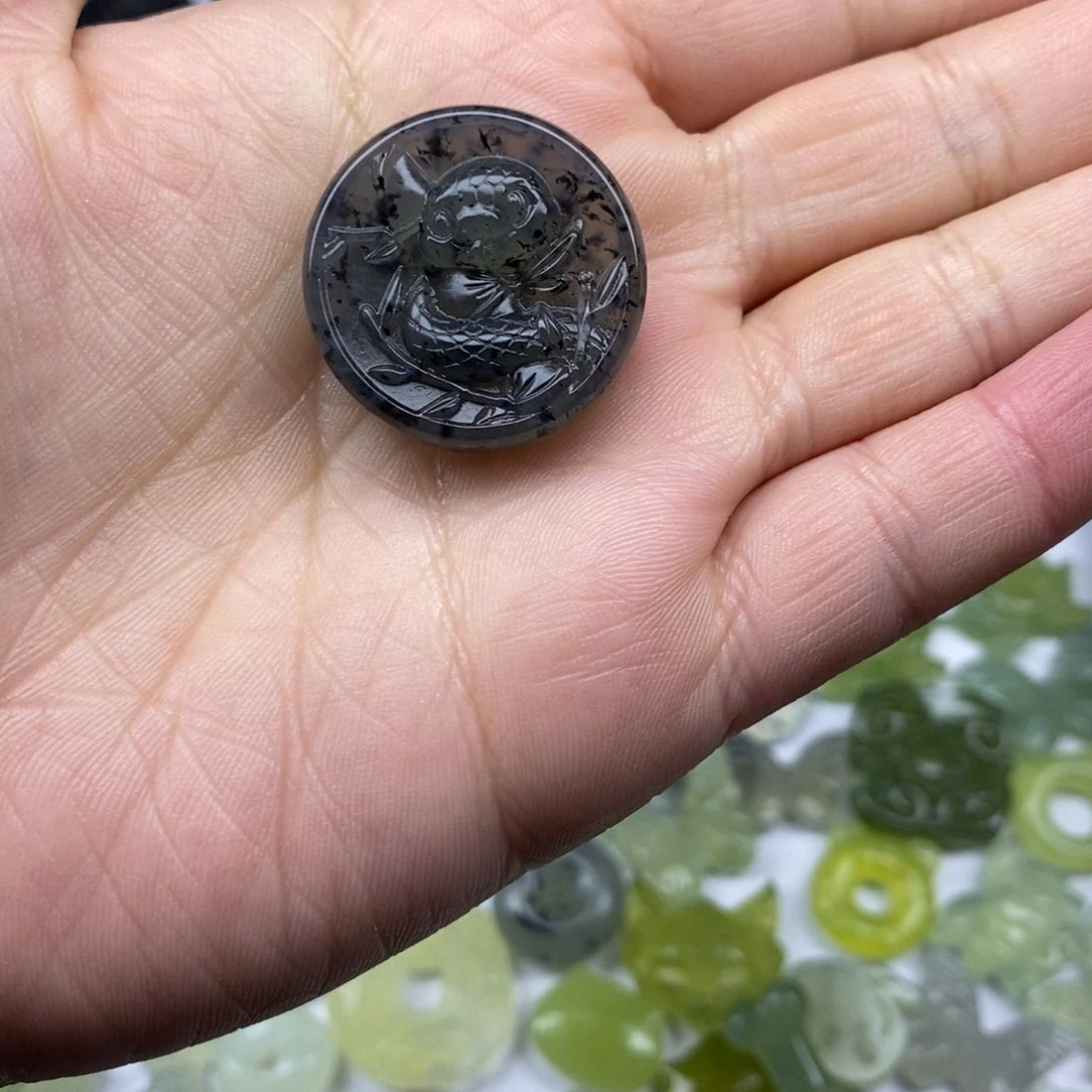 蛇纹石玉未镶嵌颈饰?