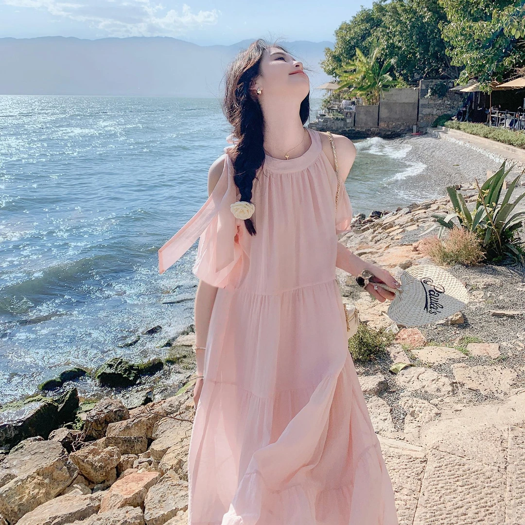 粉色绝美超仙露肩挂脖连衣裙夏季新款法式海边度假风气质仙女长裙