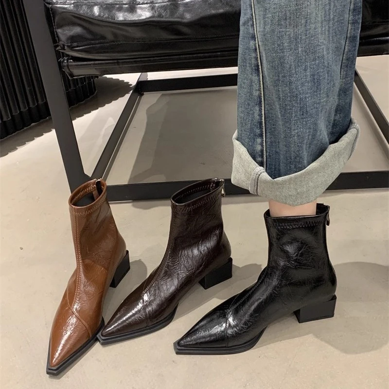尖头短靴女粗跟百搭2025年新款网红切尔西靴软皮马丁靴中跟瘦瘦靴