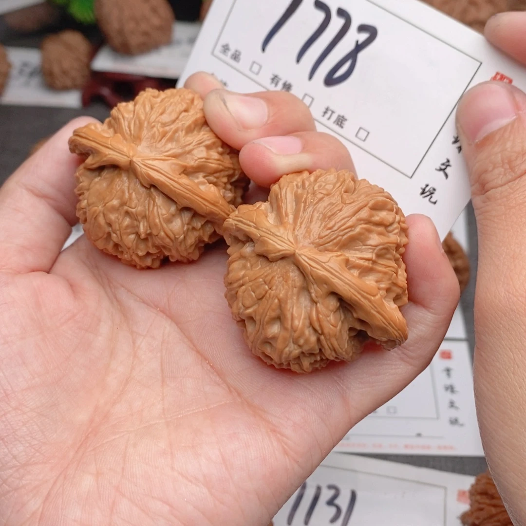 文玩核桃吊坠45三角白1778