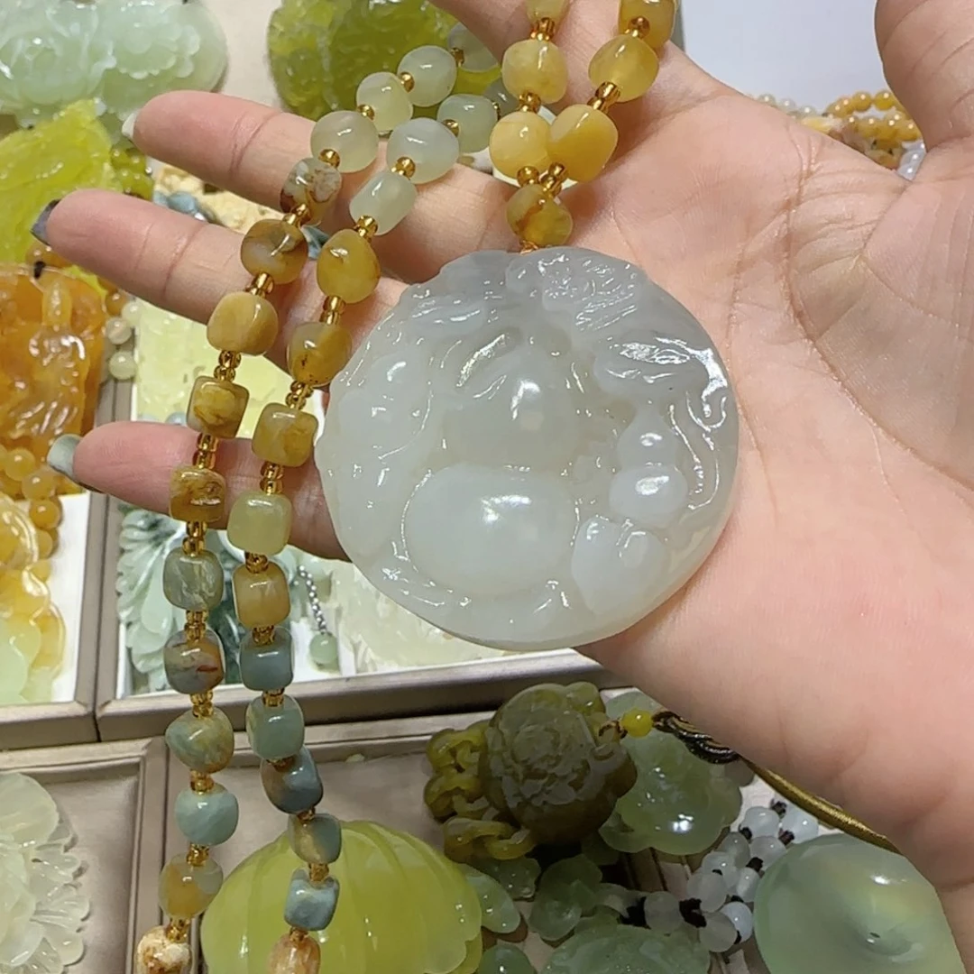 未镶嵌蛇纹石玉吊坠