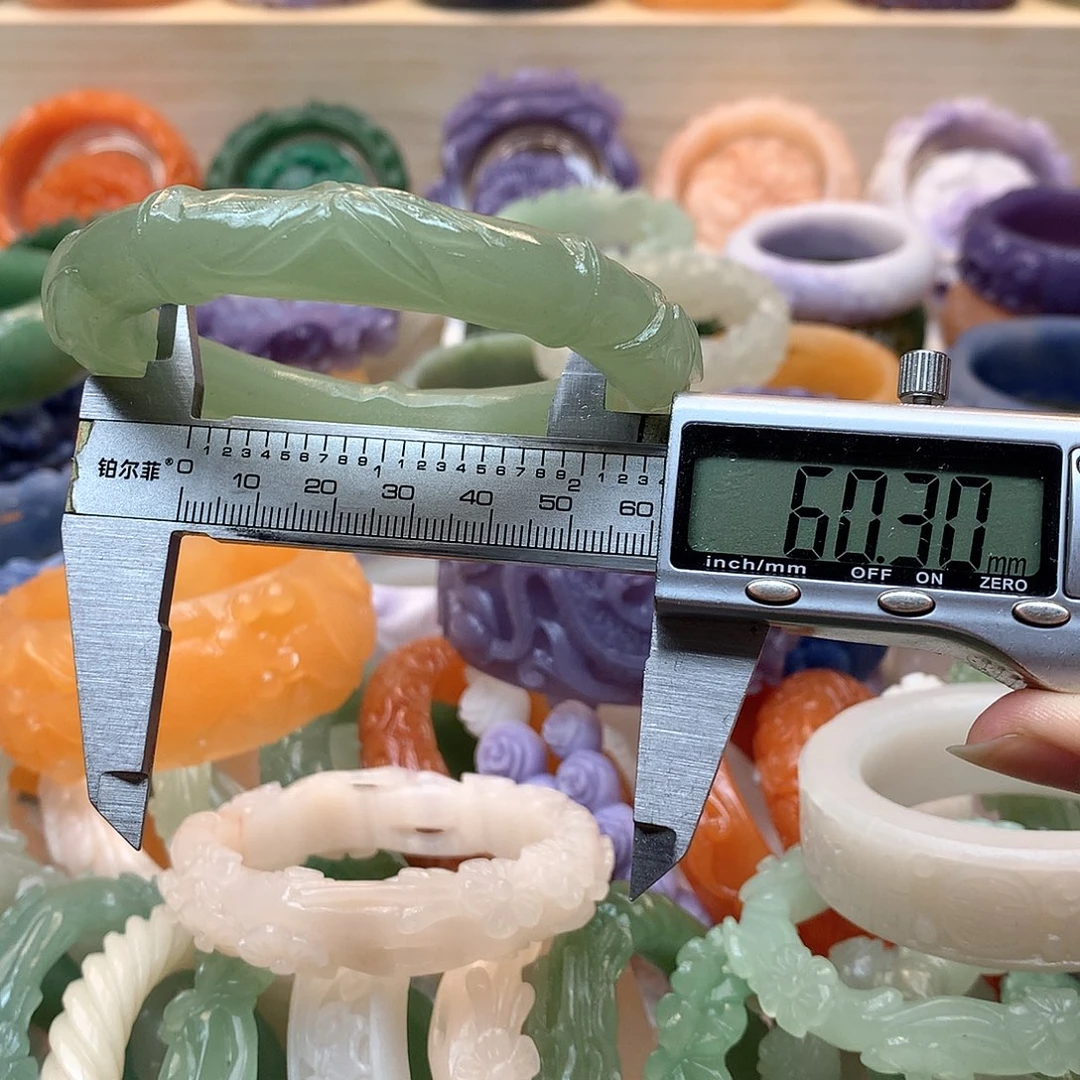 未镶嵌手镯石英质玉