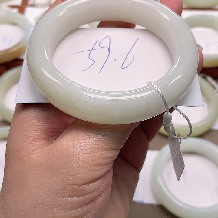 未镶嵌手镯和田玉霁*虹