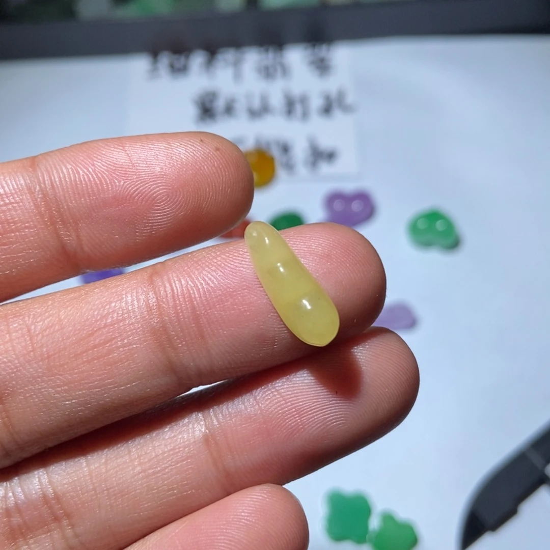 翡翠未镶嵌颈饰吊坠