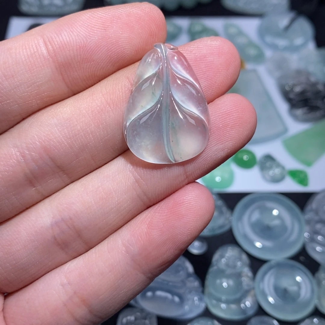 翡翠未镶嵌颈饰叶子