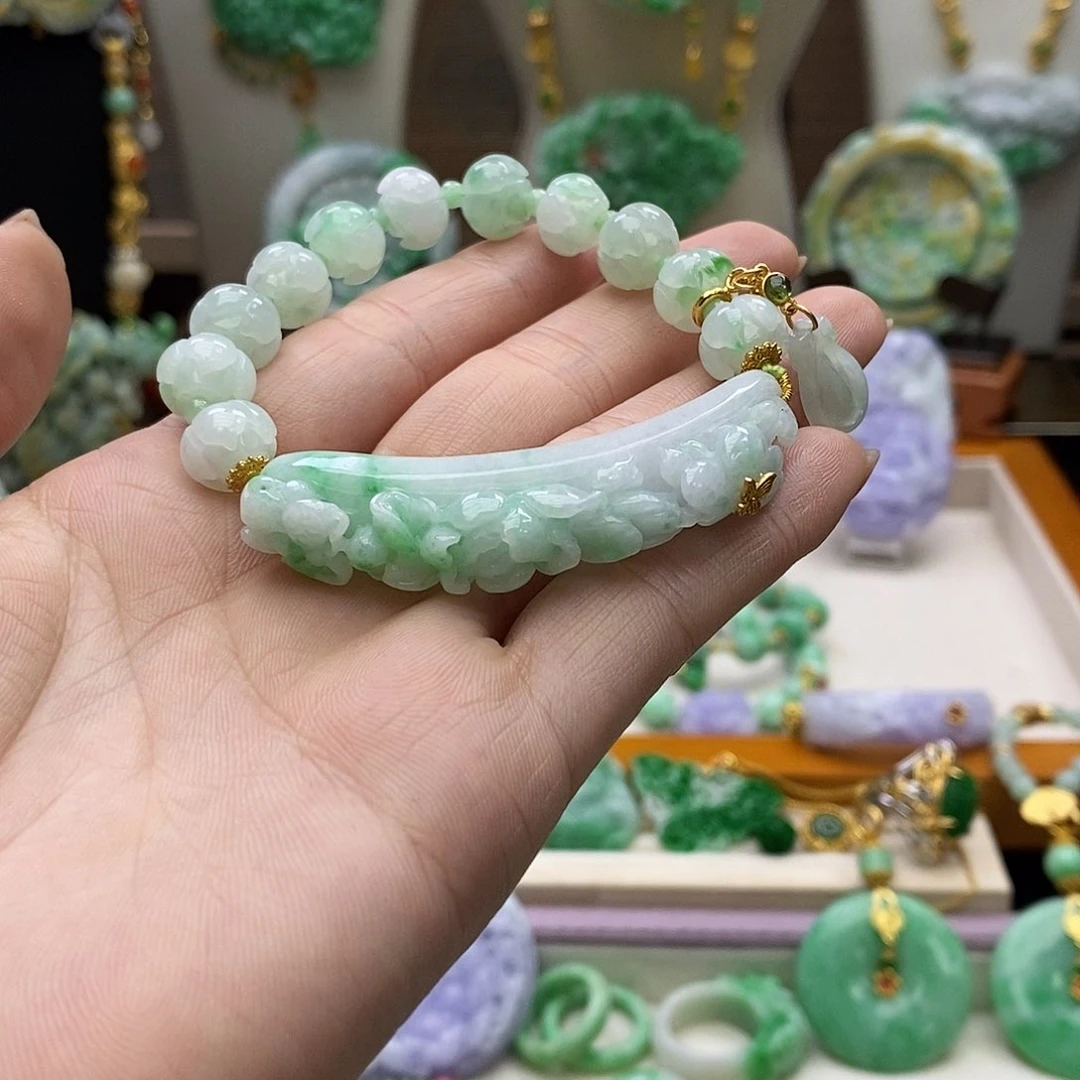 颈饰未镶嵌翡翠天然