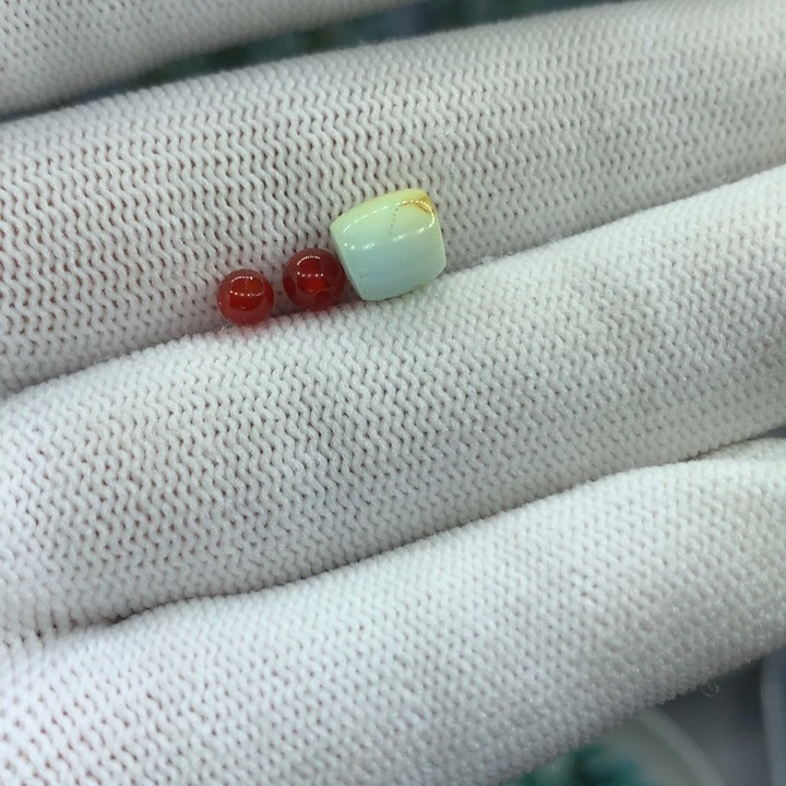 南红玛瑙配饰未镶嵌