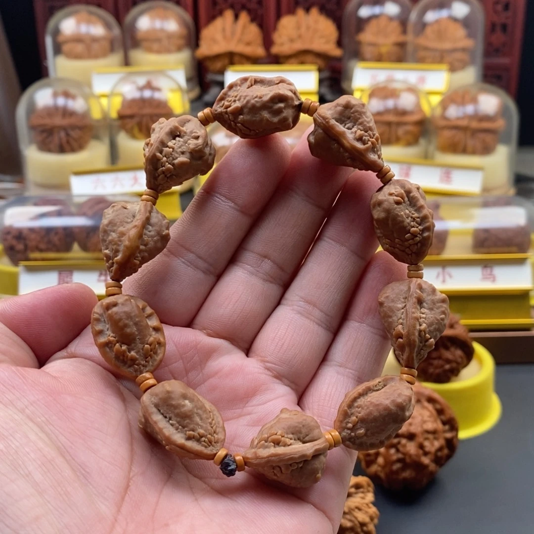 吊坠文玩核桃麒麟角手串，尺寸16