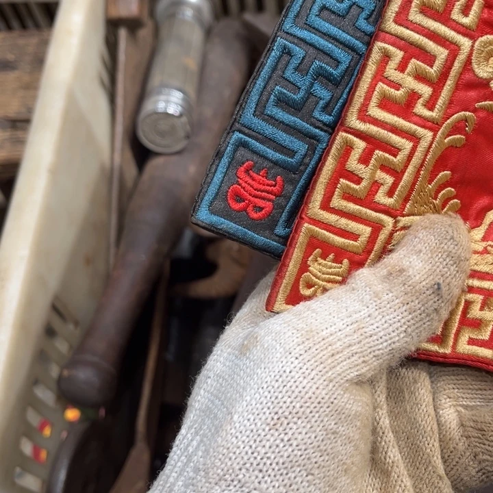 牛***转一物一图，工艺品。