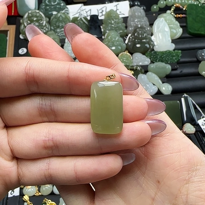 颈饰18K金镶嵌和田玉