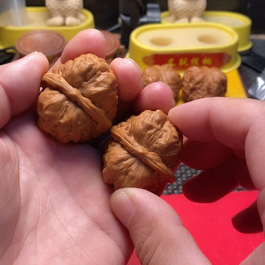 文玩核桃把件放漏蛤蟆头