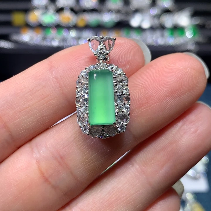 翡翠颈饰18K金镶嵌木那无事柱