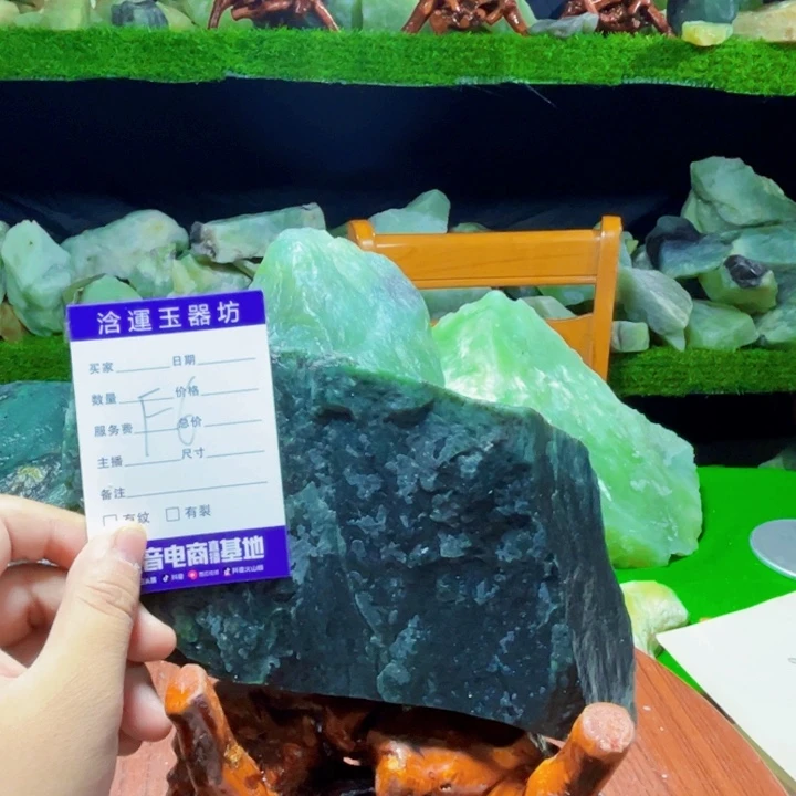 狼***里蛇纹石玉未镶嵌纯天然岫玉摆石摆件